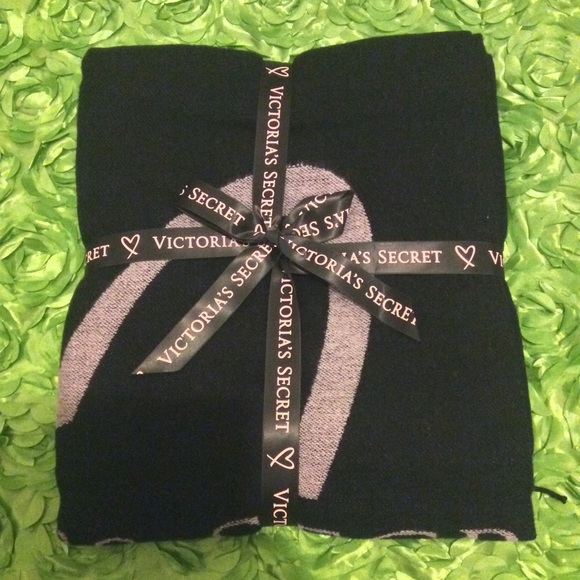 Victoria's Secret Other - Victoria’s Secret Blanket🛍Flash Sale🛍